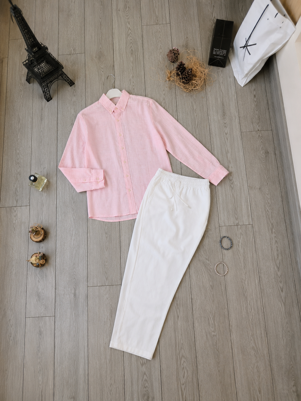 Pembe Dokulu Gömlek & Beyaz Gabardin Pantolon Erkek Kombin